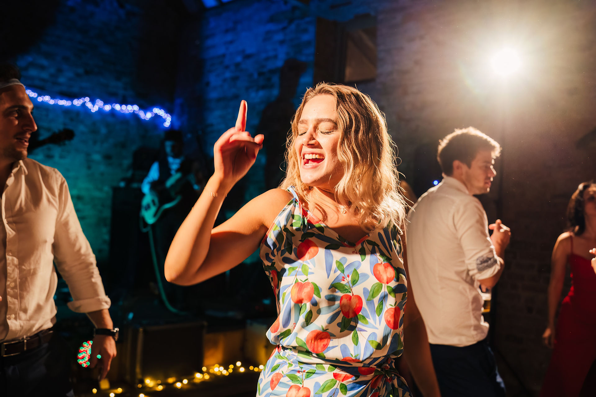 Milton End Barn wedding by Gloucestershire Wedding Photographer