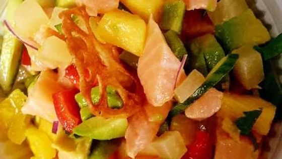 Ceviche saumon avec un riz