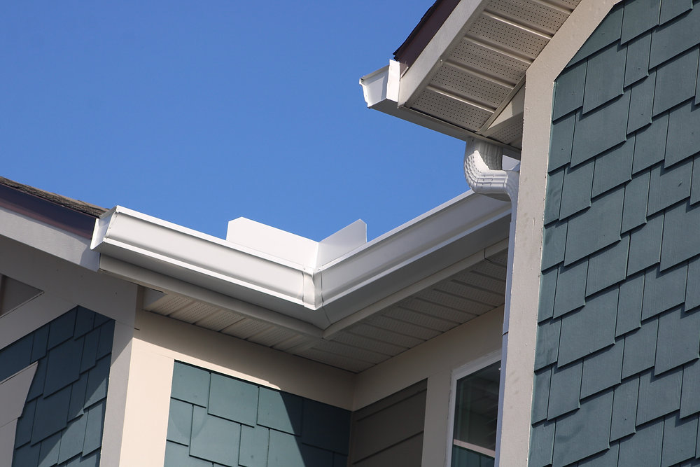 Benefits of Installing Gutters for Your Home A Comparison with No Gutters