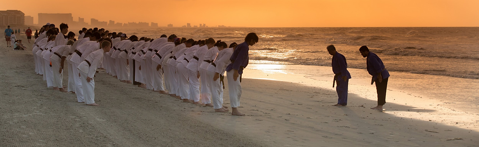 Mitsuaki & Mits Uchida Rei to the class on the beach