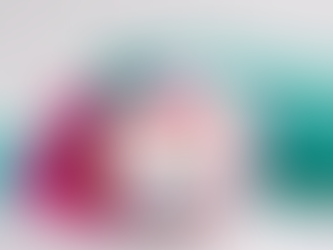 Aprenda a identificar PFAS, microplásticos e fragrâncias alergênicas nos cosméticos e descubra como fazer escolhas mais seguras e sustentáveis.