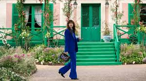 Estilo Emily in Paris: Peças-Chave para o Visual Chic & Bold