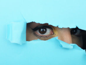 História do Delineador: Do Egito ao TikTok em 2025