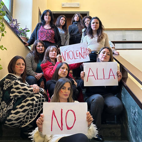 Guidonia Montecelio: Un silenzio che parla, il sit-in delle donne del Municipio