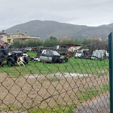 Villa Adriana: Carcasse di auto abbandonate rinvenute in un terreno privato, deferito il proprietario dell'area