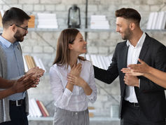 La importancia del manejo de emociones en el entorno laboral: clave de éxito y bienestar organizacional