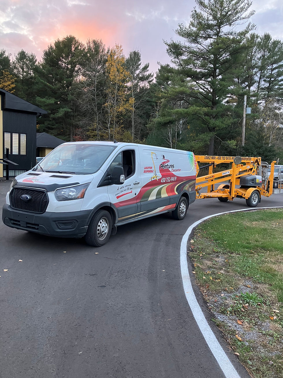Camion Les Peintures Charpentier avec Nacelle