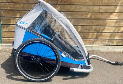 Remorque cosy enfant duo profil Location de Vélo Biscarrosse Au Vélo Pour Tous .JPG