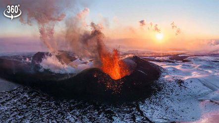 Erupsi Gunung Plosky Tolbachik