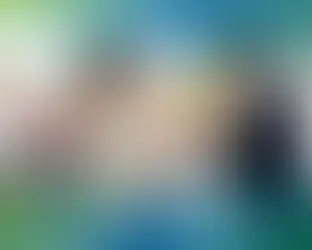 Εικόνα επαγγελματιών που ανταλλάσσουν χειραψία — ενημέρωση για νέο πρόγραμμα επιδότησης 17.000€ της ΔΥΠΑ για ανέργους 18–29 ετών