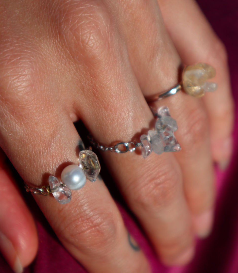 Thumbnail: Triple Goddess Chain Ring 