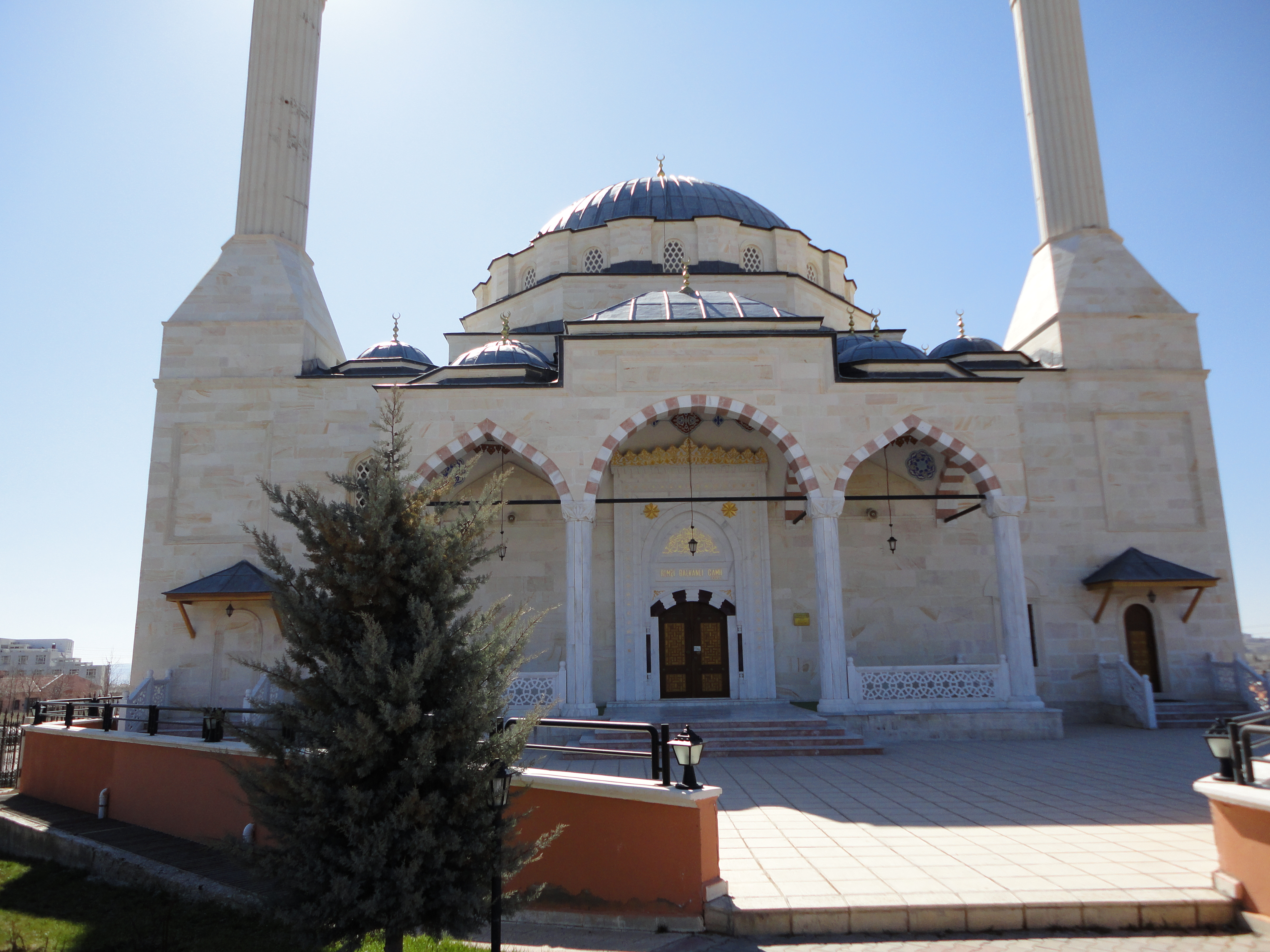 REMZİ BALKANLI CAMİİ-GÖLBAŞI