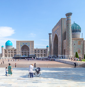 la place du Regista à Samarcande