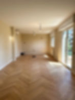 Installiamo parquet di alta qualità, offrendo soluzioni su misura che valorizzano ogni ambiente. Dalla selezione delle essenz