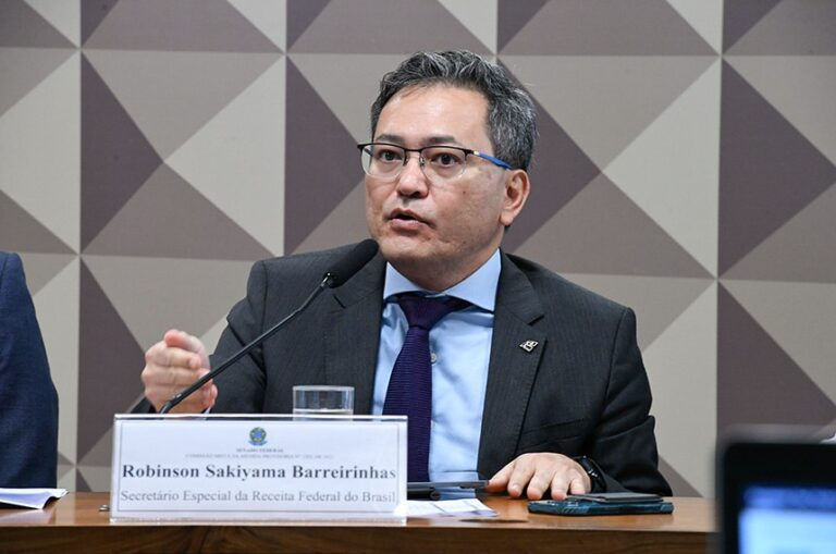 O secretário Robinson Barreirinhas defendeu na CPI das Bets a taxação retroativa das apostas, ideia que agora ganha força no Senado (Foto: Agência Senado)