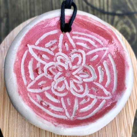 Thumbnail: Sgraffito cirkel design hangers