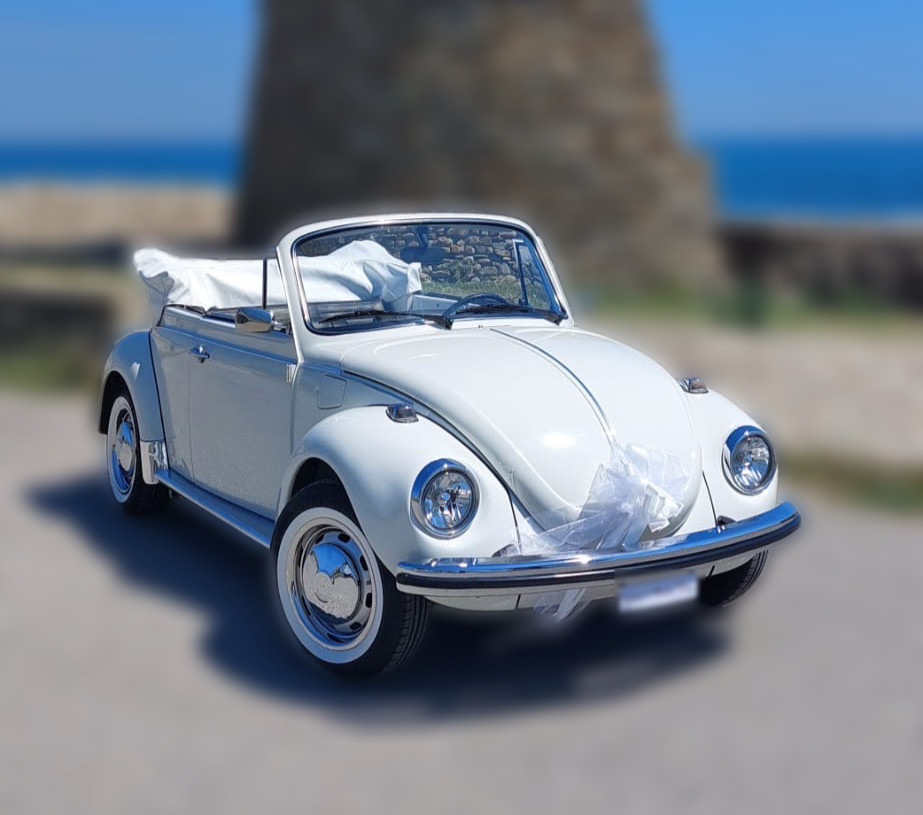 Il Volkswagen Maggiolino cabrio d’epoca a Cosenza è il tocco romantico perfetto per un matrimonio elegante e senza tempo.