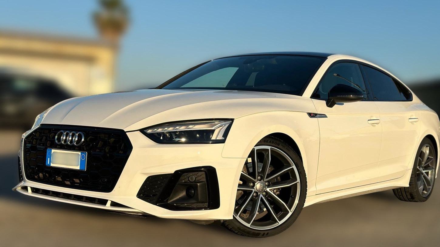 Per le occasioni che contano, l’Audi A5 S line è la scelta ideale: linee eleganti e dinamiche, finiture raffinate e uno stile inconfondibile che dona un tocco di classe a qualsiasi cerimonia. Un’auto che conquista al primo sguardo, perfetta per accompagnare momenti indimenticabili con stile e personalità