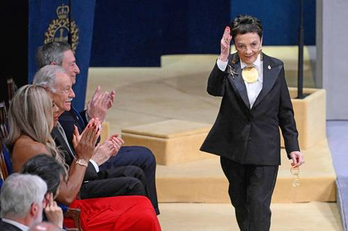 ▲ La fotógrafa mexicana Graciela Iturbide durante la entrega del Premio Princesa de Asturias de las Artes, en el teatro Campoamor, en Oviedo, España.Foto Afp