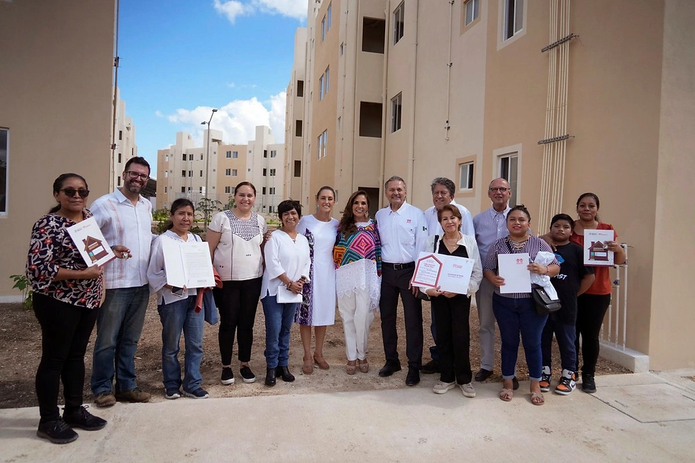 La presidenta Claudia Sheinbaum, acompañada por la gobernadora de Quintana Roo, Mara Lezama, y miembros de su gabinete, hizo entrega de 225 viviendas nuevas del Infonavit en el desarrollo "Edén Bienestar", así como 497 liberaciones de hipoteca del Fovissste. Foto Presidencia