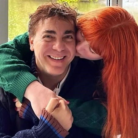 A través de su cuenta de Instagram, la dueña de Victoria Records compartió una fotografía desde Nueva York en la que aparece junto al cantante. Crédito: Instagram victoriakuhne
