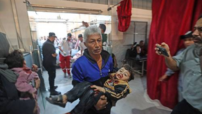 ▲ Hay decenas de niños entre los heridos y muertos durante el alto el fuego.Foto Afp