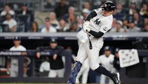 ▲ Ben Rice conecta jonrón en el primer juego de la serie de Comodines.Foto Ap