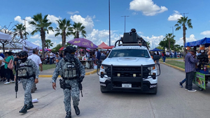 La presencia de la mandataria ha generado que desde hace varios días se haya reforzado la presencia de elementos de más corporaciones de seguridad federal, quienes patrullan en convoyes de varias unidades muchas de las calles de Culiacán. Foto Emir Olivares Alonso