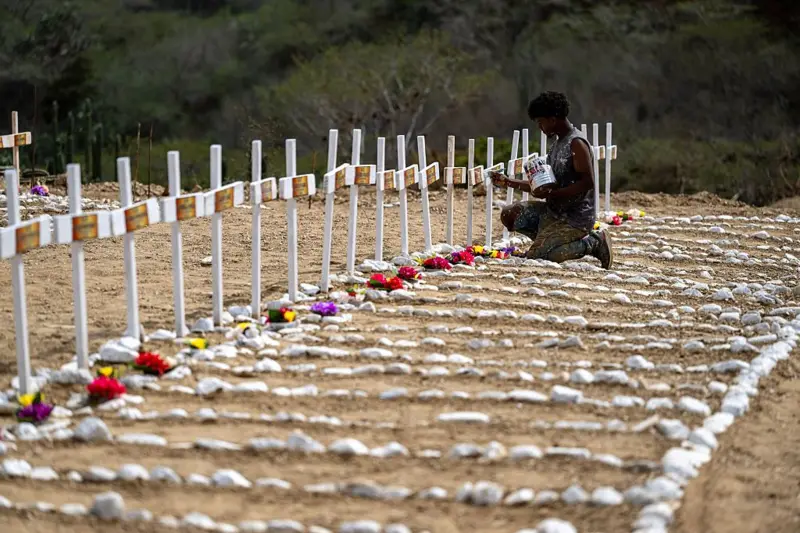 La fosa de emergencia se construyó en el cementerio de La Esperanza.