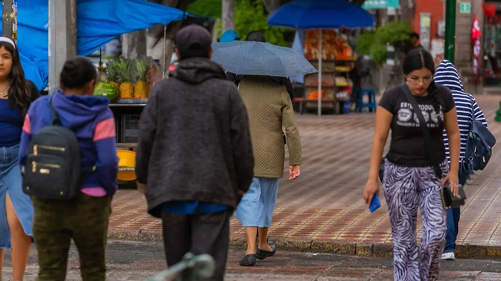El SMN exhortó a los habitantes a abrigarse bien ante el pronóstico de bajas temperaturas. / Foto: Cesar Ortiz / El Sol de San Juan del Río.
