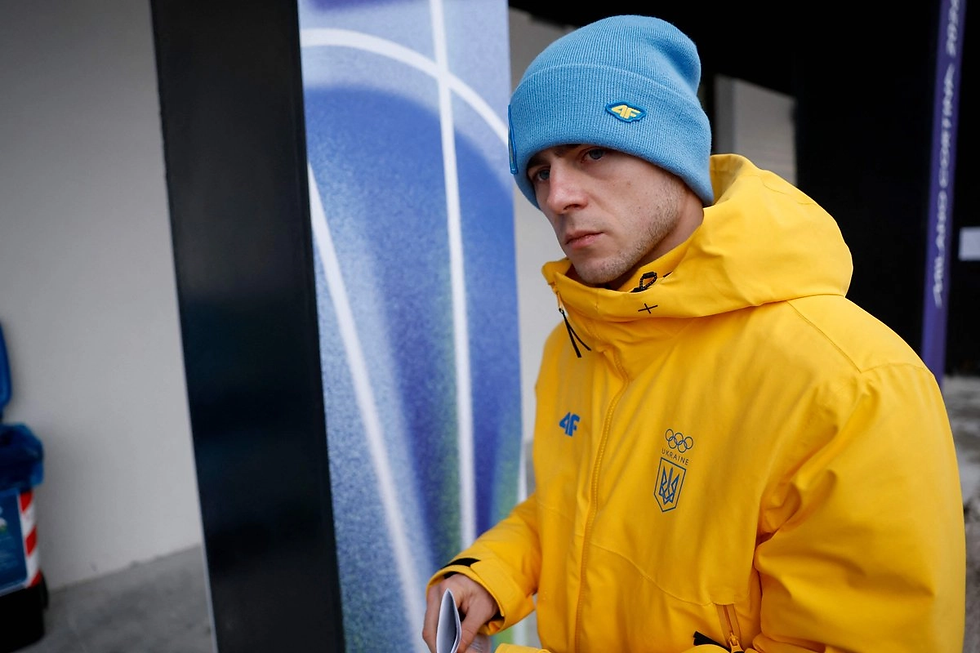 El competidor ucranio de skeleton, Vladislav Heraskevych, fue descalificado de los Juegos Olímpicos de Invierno Milán-Cortina 2026, por negarse a dejar de usar un casco que la imagen de deportistas muertos de su país durante la guerra con Rusia. Foto Afp