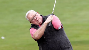 El golfista discapacitado Patrick Duke logró un histórico hoyo en uno en el campo de Overstone Park, Inglaterra, desafiando las estadísticas del deporte