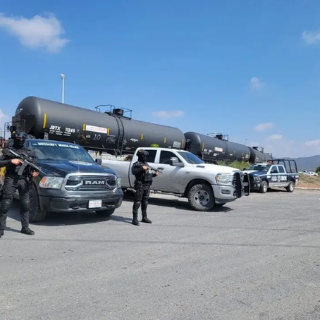 Hubo operativos cerca de estaciones ferroviarias en Saltillo y Ramos Arizpe; sin detenidos. En la imagen, decomiso de huachicol en Saltillo. Foto Leopoldo Ramos