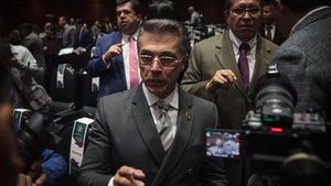 Como ya se ha informado en este diario, Mayer Bretón ha sido objeto de cuestionamientos en otras ocasiones por actos como la organización de conciertos en la sede legislativa, entre ellos el de la Sonora Santanera, así como por los actos de maltrato a sus colaboradores, exhibidos en un audio donde se escucha cómo se dirigía a su equipo con palabras altisonantes. Foto Cuartoscuro / archivo