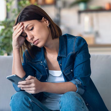 Un celular hackeado puede representar la perdida de información sensible. | Foto: Getty Images