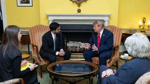 ▲ Tras la reunión entre Trump y Mamdani, el alcalde neoyorquino habló del boicot de medios al magnate. “Le dije que vamos a tener a todos los miembros de la prensa aquí en el césped”, a lo que el magnate comentó: “dijeron que me iban a boicotear, pero nunca me boicotean, así que no estaba muy preocupado por eso. Miren toda esa prensa”, reportaron medios.Foto tomada de las redes sociales de Mamdani