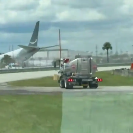Al menos cinco muertos tras despieste de avión de carga de Amazon en aeropuerto de Miami