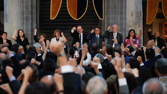 El rector de la UNAM, Leonardo Lomelí, encabezó la sesión extraordinaria del Consejo Universitario para conmemorar la fundación de la Real y Pontifica Universidad de México. Dicha institución es antecesora de la universidad nacional. Foto Cristina Rodríguez