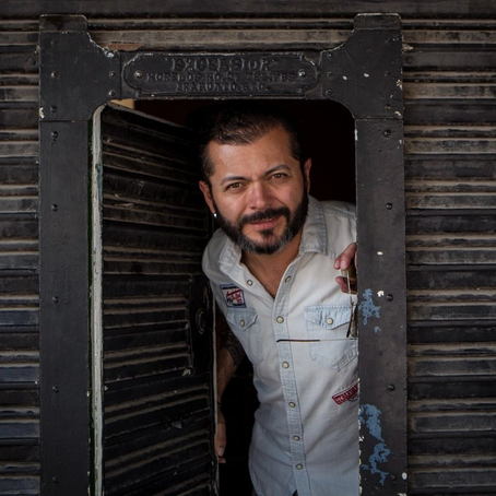 El concierto de Edgar Oceransky corresponde a la gira Volver a abrir la puerta y se llevaría a cabo en Garambullo Records, lugar que tendría un aforo máximo de 100 personas. Foto Demian Chávez