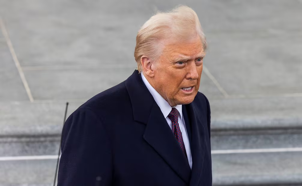 El presidente electo de Estados Unidos, Donald Trump, sale del Portico Norte de la Casa Blanca en la mañana de su toma de posesión en Washington, DC, EU., el 20 de enero de 2025. Trump prestará juramento por un segundo mandato como presidente de los Estados Unidos el 20 de enero. La inauguración presidencial se llevará a cabo en interiores debido a las temperaturas extremadamente frías en DC. Foto: EFE