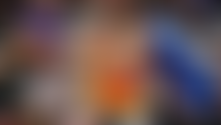 Kon Knueppel (izq.), novato de los Hornets, defendido por Josh Hart, de los New York Knicks, en el partido de la NBA del 26 de marzo de 2026 en Charlotte (Carolina del Norte, EEUU) (Jacob Kupferman)