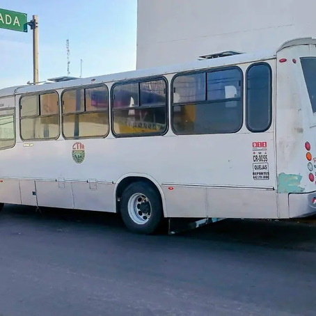 Logró estacionarse a los pocos metros de donde descendieron los sospechosos / Foto: José Salas / El Sol de San Juan del Río