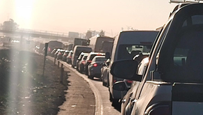 Caos vial en la 57 por tierra suelta en San Juan del Río