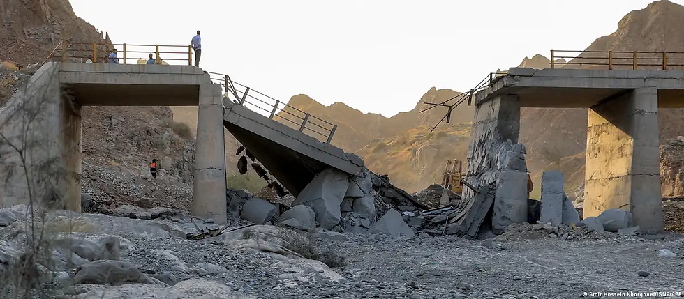 Un puente destruido por un ataque de EE.UU. a lo largo de la carretera que conecta Roudan y Bandar Abbas, en el sur de Irán. (Archivo: 18.07.2026)