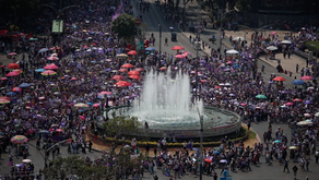 Clara Brugada reconoció y agradeció la labor de las mujeres policías que acompañaron la movilización y salvaguardaron la integridad de las asistentes. Cristina Rodríguez