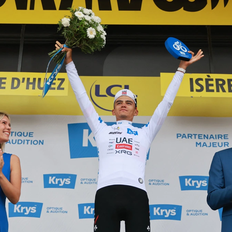 Cycling - Tour de France - Stage 20 - Le Bourg d’Oisans to Alpe d’Huez - Alpe d’Huez, France - July 25, 2026 UAE Team Emirates XRG’s Isaac Del Toro celebrates on the podium wearing the white jersey after stage 20 REUTERS/Stephanie Lecocq|Stephanie Lecocq/REUTERS