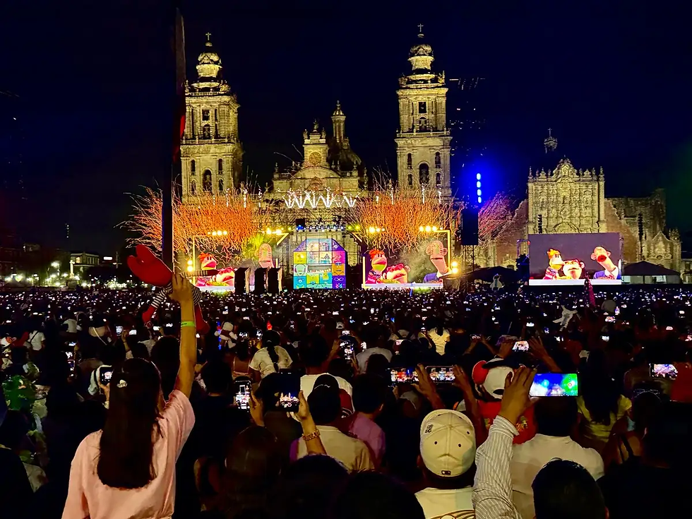 Este Día del Niño y la Niña, más de 230 mil fanáticos de 31 Minutos, entre menores y sus padres, adolescentes y adultos mayores, se apilaron en el Zócalo capitalino para asistir al concierto más grande de la compañía en México. Foto Luis Castillo