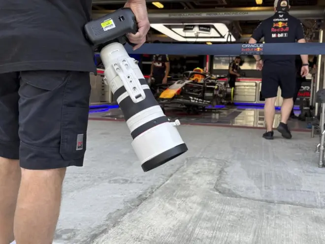 Xavi Gázquez, frente al box de Red Bull.XAVIIMAGES