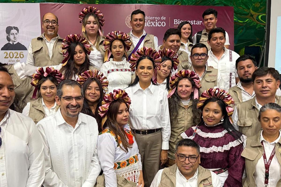 Ariadna Montiel Reyes encabeza reunión con Servidores de la Nación en Querétaro en 2026, donde se reforzó la estrategia de atención directa y entrega de programas sociales.Excélsior
© 2025 Imagen - Excélsior. Todos los derechos reservados. El contenido de este sitio y de la edición impresa está protegido por la Ley Federal del Derecho de Autor. Prohibida la reproducción total o parcial sin autorización previa y por escrito. El material de terceros conserva sus propios derechos.