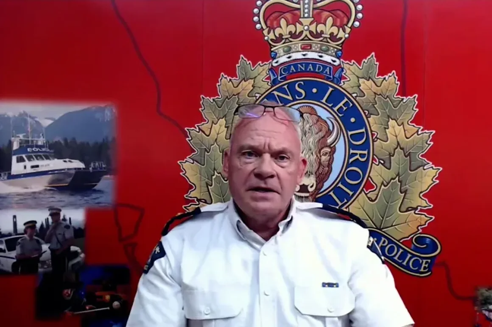 El superintendente de la RCMP, Ken Floyd, habla en una conferencia de prensa sobre el tiroteo en la escuela secundaria Tumbler Ridge, en el noreste de Columbia Británica, el 10 de febrero. CTV